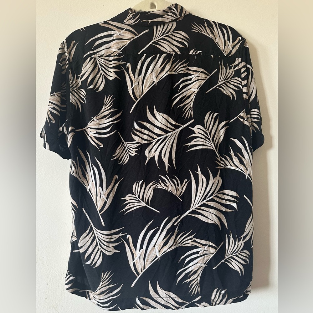 H&M Black and White Leaf Patterned Shirt - Picture 4 of 4